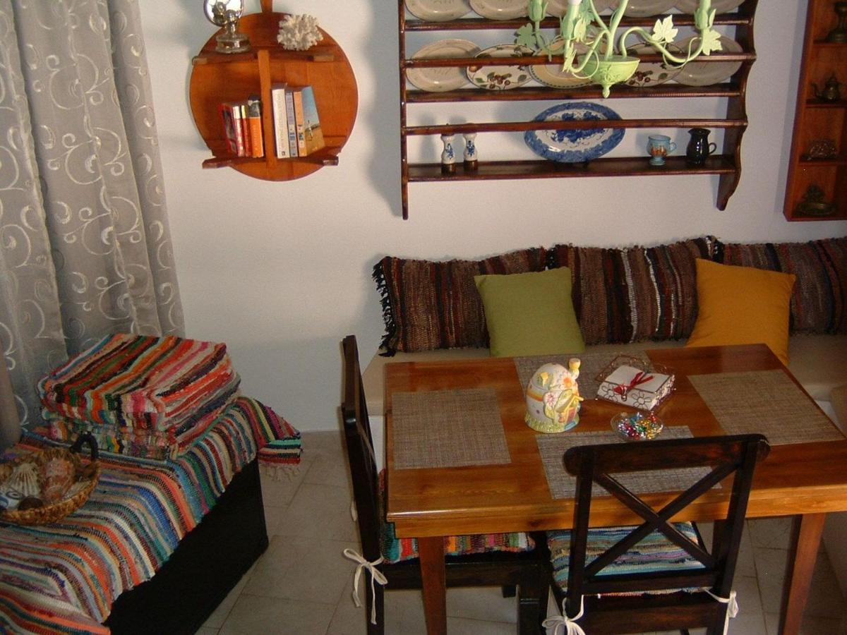 Yiayia'S Home Chalki Town 외부 사진