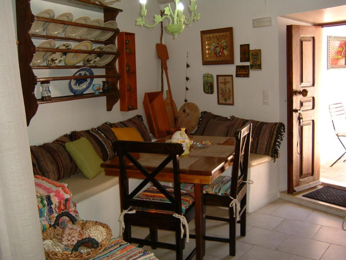 Yiayia'S Home Chalki Town 외부 사진