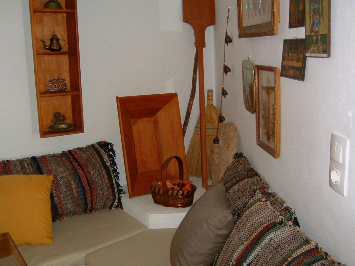 Yiayia'S Home Chalki Town 외부 사진