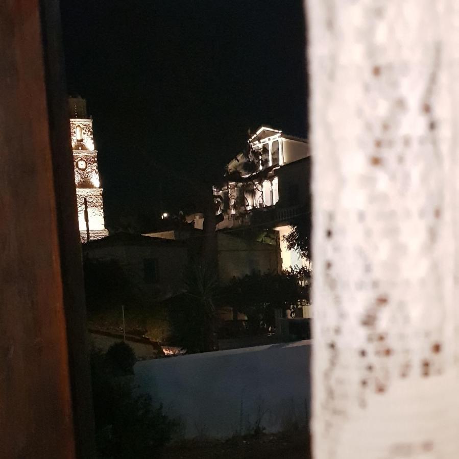 Yiayia'S Home Chalki Town 외부 사진