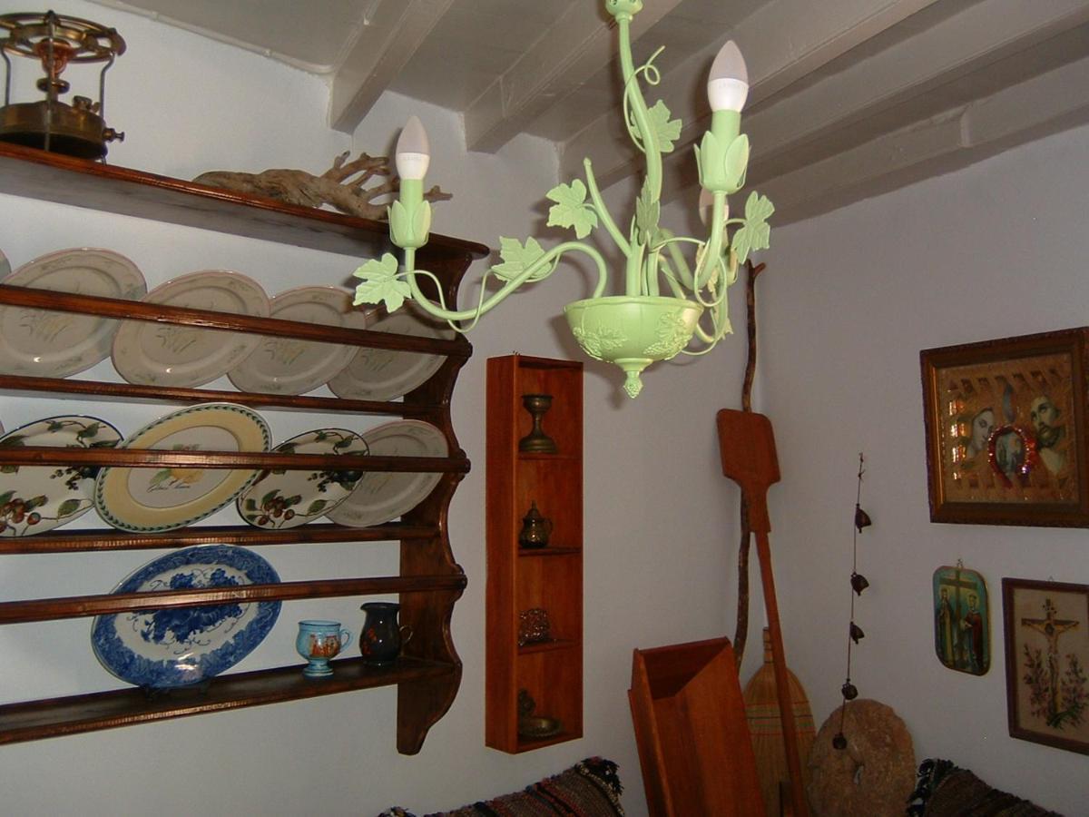 Yiayia'S Home Chalki Town 외부 사진