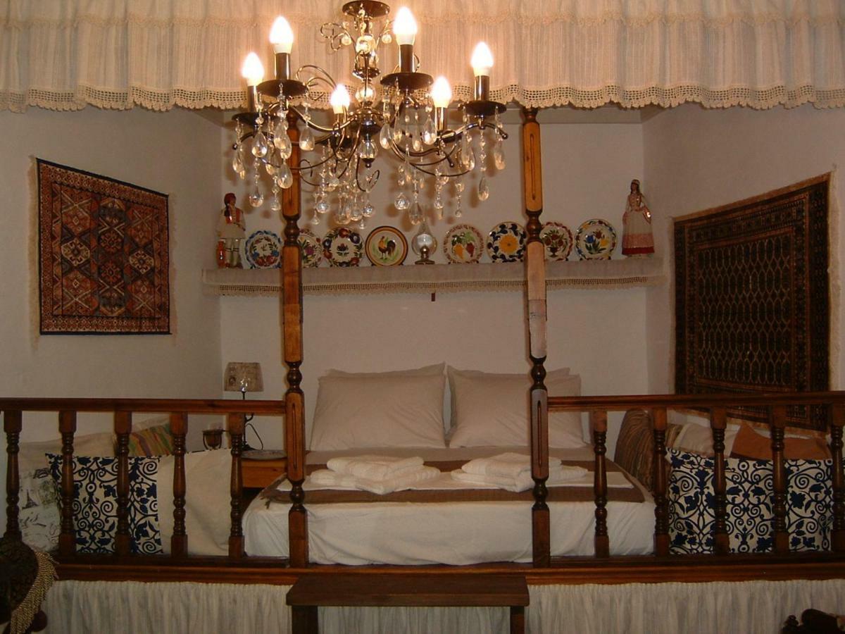 Yiayia'S Home Chalki Town 외부 사진