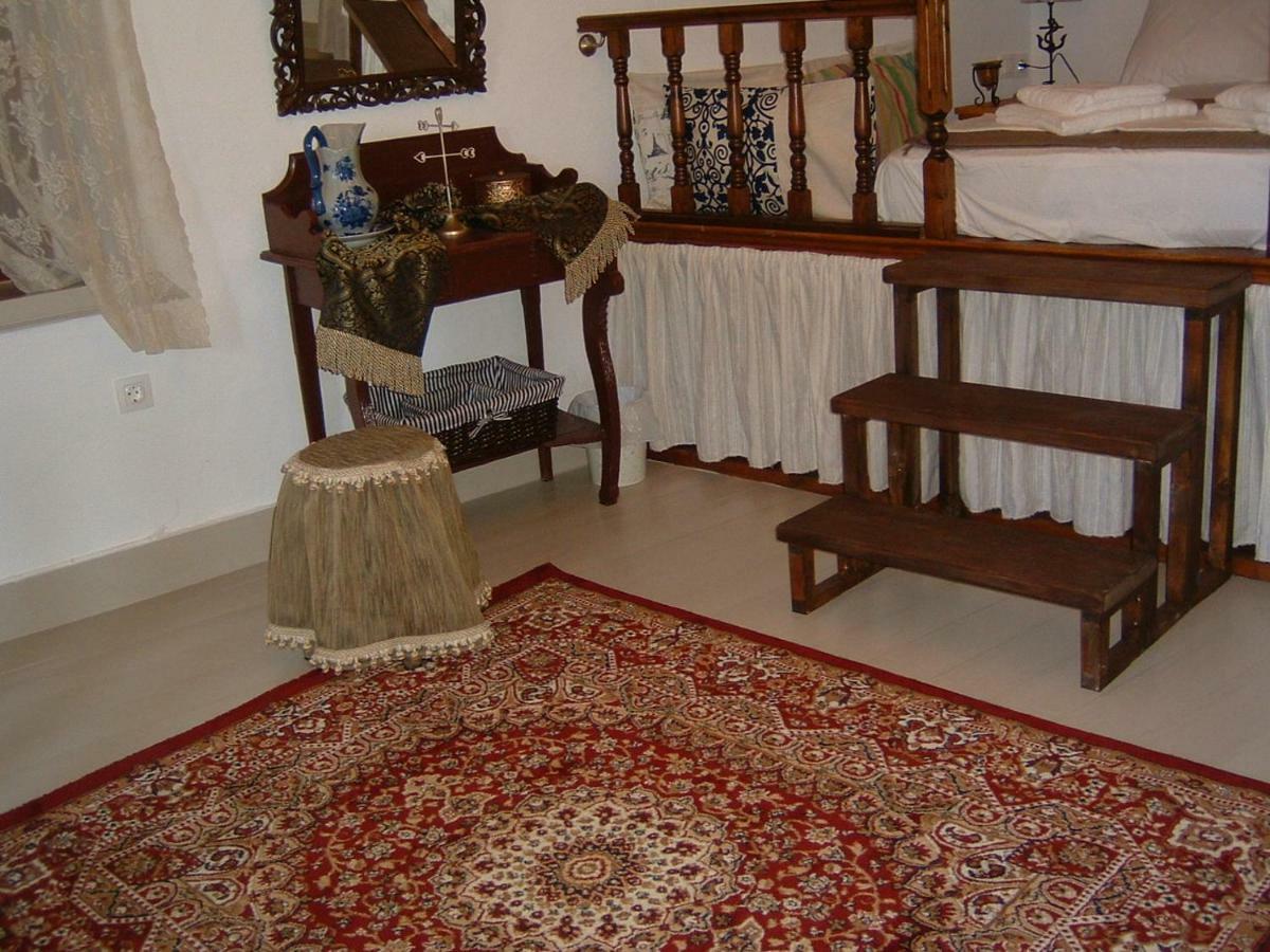 Yiayia'S Home Chalki Town 외부 사진