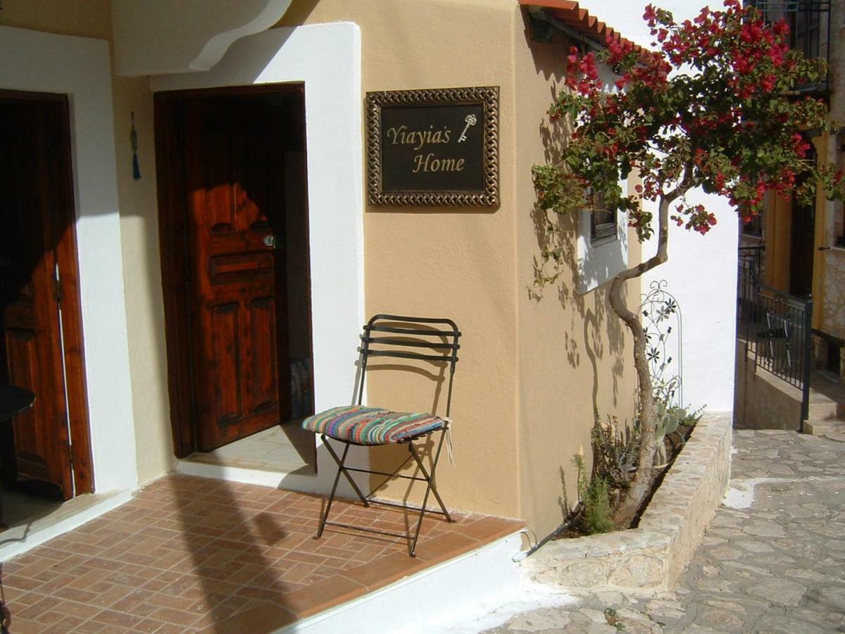 Yiayia'S Home Chalki Town 외부 사진
